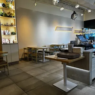 Sitting, poke bowl, poke bowl selections