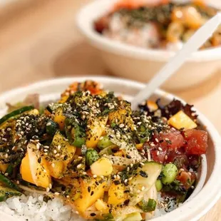 fresh ingredients and daily delivered fish in every poke bowl