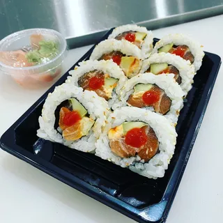 Spicy Salmon Roll (8)*