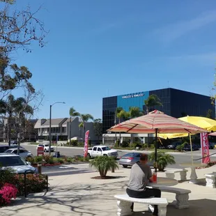 Outside Eating under a Bright &amp; Clear Sky !!