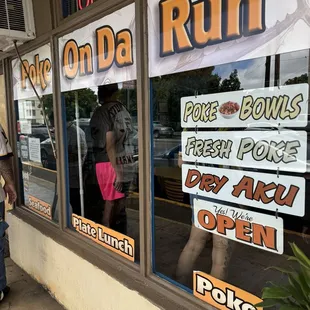 Located on Diamond Head side of Lehua Ave... no parking lot so gotta pray for parkin&apos;...