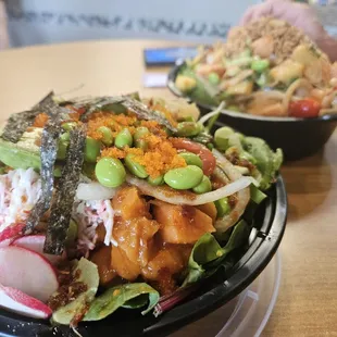 50/50 brown rice and salad, 3 scoops of spicy salmon, and everything on top. :-)