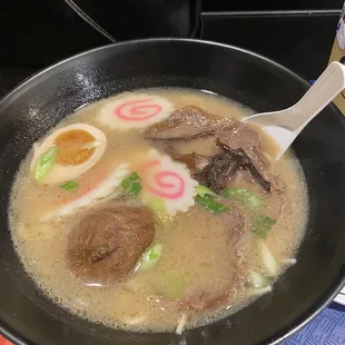 Tonkutsu Ramen with Beef
