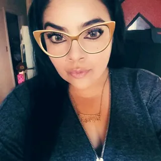 Dee G.