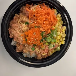 Medium bowl with spicy crab y spicy tuna.