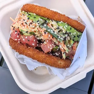 Tuna Poke Burger | Instagram: @telephonesmoothie