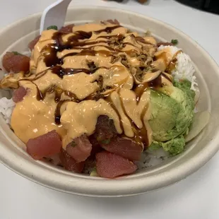 4 scoops of tuna with crunchy onion, spicy mayo and eel sauce on top