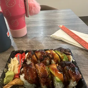 Seared eel roll with Avacado