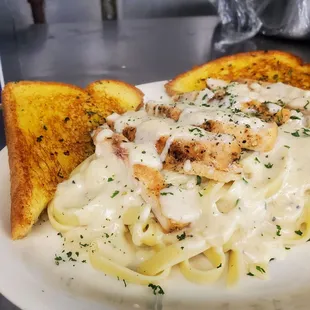 Chicken fettuccine alfredo made to order the right way