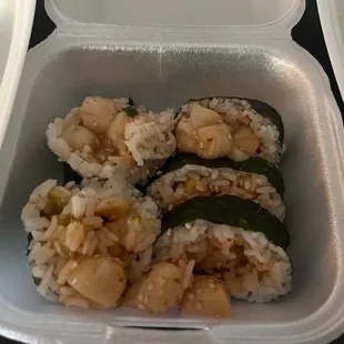 Spicy scallop roll