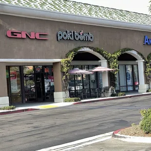 the outside of a shopping center