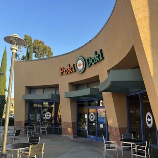 the outside of a restaurant