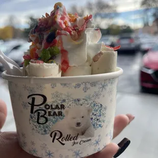 The ice cream is so good! 10/10 recommend the fruity pebbles. The staff is very friendly. Definitely a must try.