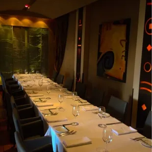 Private dining with a dinner food minimum of only $400!