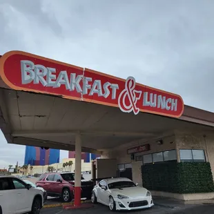 breakfast and lunch sign