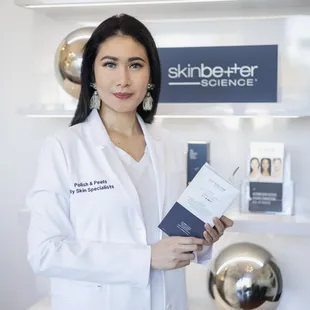 We personalize clinical-grade home care products to maximize your results