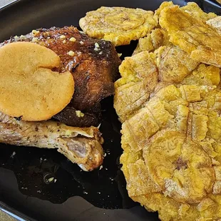 1/4 grilled chicken, dark meat, with plantains