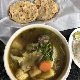 Sopa de Frijol rojo y costilla de res