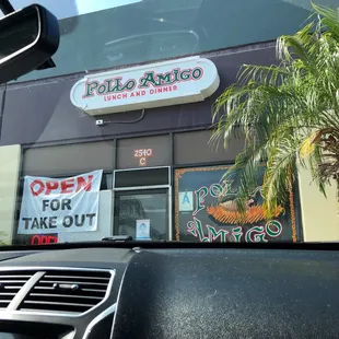 Front of pollo amigo