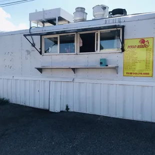 LOVE this "Chikin shack" !!!