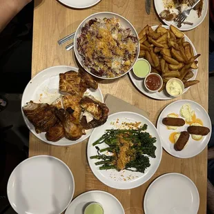 food, chicken wings and fried chicken