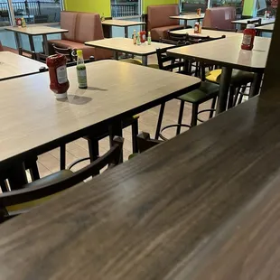 Nobody was inside the restaurant &amp; still waiting. Almost all drive thru customers were turned to the front