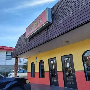 the outside of a restaurant