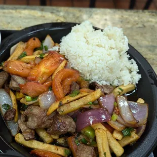 Lomo saltado