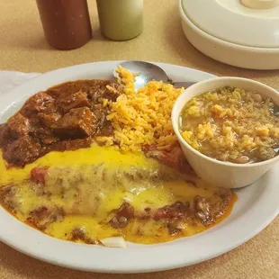 Great cheese enchiladas with carne guisada. My favorite