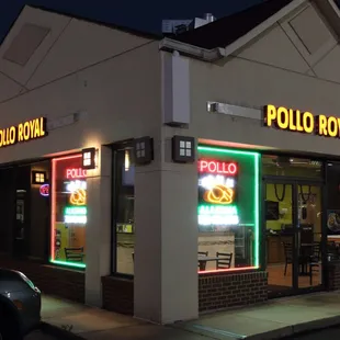 the outside of a restaurant at night