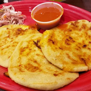 Pupusa de pollo y queso