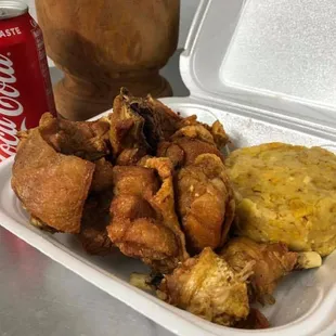 food, fried chicken wings, poultry, bbq wings, chicken wings, fried chicken, bbq chicken, chicken wings and fried chicken, chicken