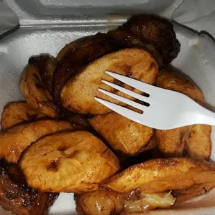 Fried plantains. Mine had no syrup. A few banana pieces were in there!