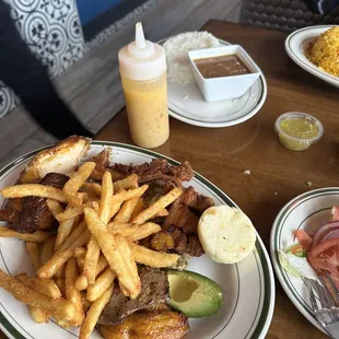 19. Bandeja con Pollo al Carbon   Rotisserie Chicken Platter