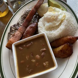 La 42. Bandeja Tipica   Country Platter