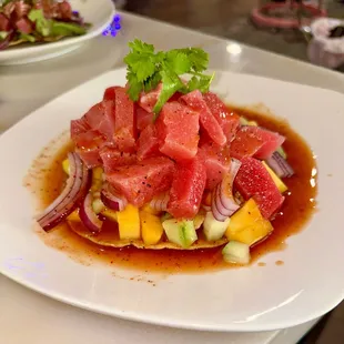 Tostada de atún fresco