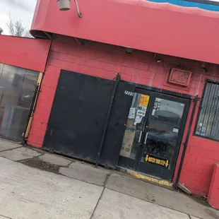 Building with no signage