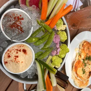 Hummus and veggie plate