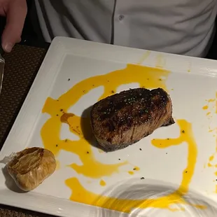 12oz Filet with roasted garlic