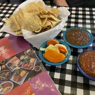 Chips &amp; Salsas
