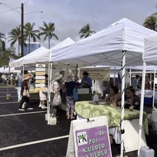 Pomai Kūlolo tent at the Kaka'ako Farmers Market