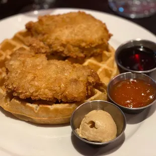 Lisa &apos;s Southern Fried Chicken &amp; Waffles