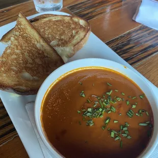 Grilled White Cheddar Sandwich Soup