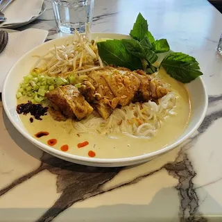 Pomelo Curry Noodles