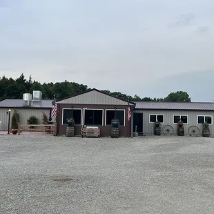 the outside of a restaurant