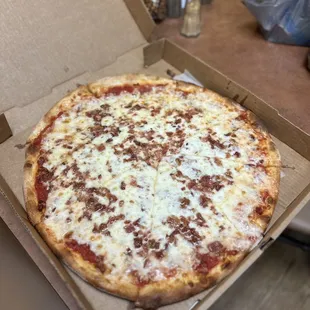 Extra cheese and bacon pizza