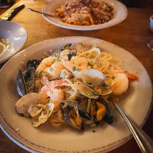 Linguine di Mare w/ white sauce