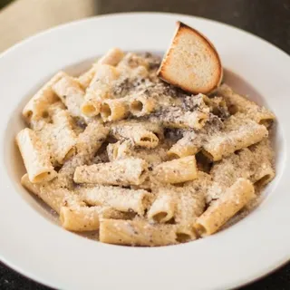 Truffle Mac and Cheese Pasta