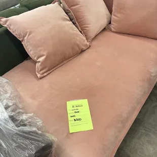 Pink velvet lounger