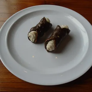 Order of canoli.